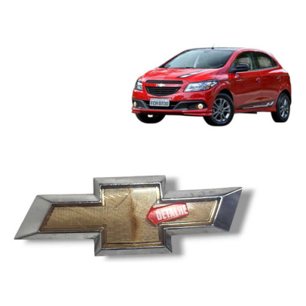 Emblema Gravata Dourada Dianteiro Onix 2013 A 2019 Original